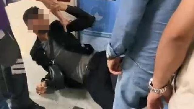 Metro istasyonunda kadınların fotoğrafını çeken yabancı uyruklu şahıs feci şekilde dövüldü
