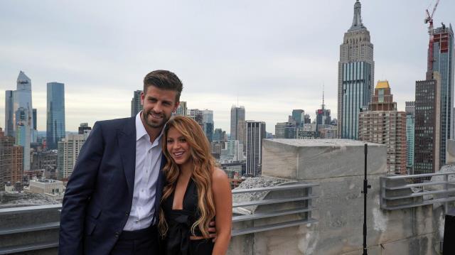Pique'nin önünü kesip, Shakira şarkısı dinlettiler! Bu anın görüntüsü milyonlarca kez izlendi