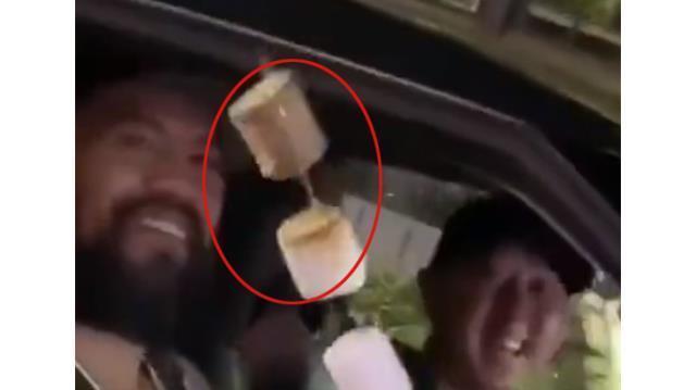 Arabanın egzozuyla marshmallowları kızarttı