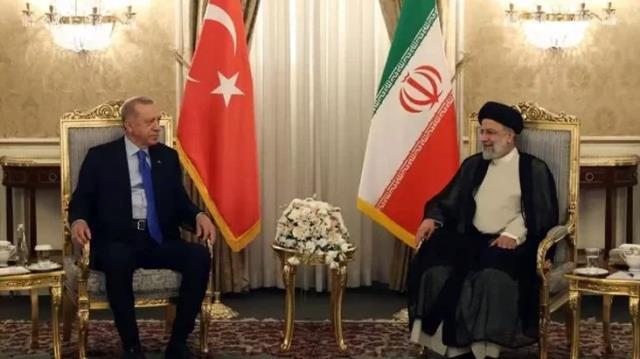 Cumhurbaşkanı Erdoğan'ın İran'ın dini lideri Hamaney'le görüşmesinde neden Türk bayrağı yoktu? Fotoğrafın sırrı ortaya çıktı