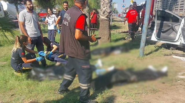 Mersin'de otomobil tıra arkadan çarptı: 4 ölü