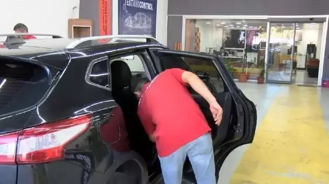 İkinci el otomobilde en çok yapılan hile: Gösterge panelini söküp, arkadan matkapla kilometreyi düşürüyorlar