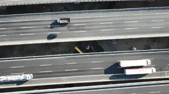 20 metrelik viyadükten düşen kamyonun şoförü sağ kurtuldu