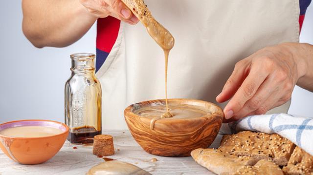 Cinsel gücünüz tavan yapacak! Kahvaltıların baş tacı ve doğal ilaç: Tahin pekmez