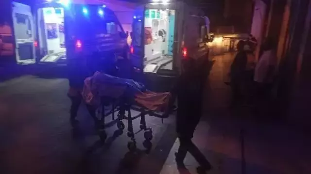 Psikolojik sorunları bulunan şahıs, komşuları olan karı kocanın boğazını kesti