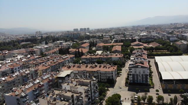 10 bin kişilik nüfusa sahip mahallenin sakinleri okul ve cami istiyor