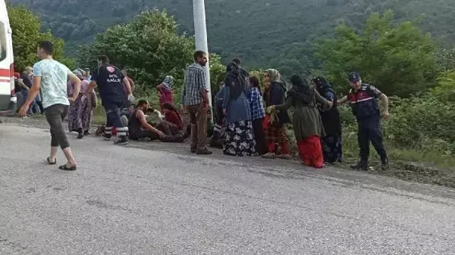 Fındık işçilerin taşıyan traktörün devrildiği kazada can pazara: 20 kişi yola savruldu, 1 ölü