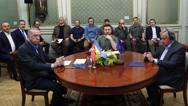 Son dakika: Cumhurbaşkanı Erdoğan, Zelenski ve Guterres görüşmesi başladı! İşte Lviv'deki zirveden ilk görüntü