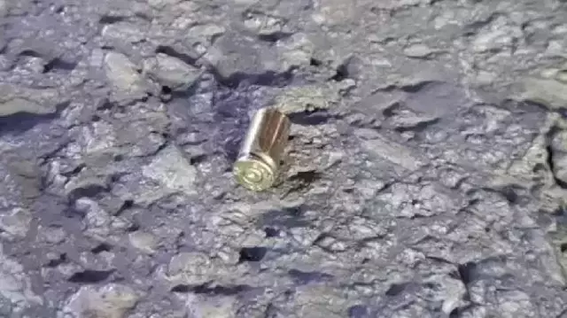 Yolda yürüyen kadına laf atan tacizci, kalabalığın tepkisi üzerine havaya ateş açarken arkadaşını vurdu