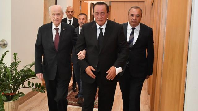 Alaattin Çakıcı, MHP lideri Bahçeli'yi ziyaret edip kol kola girdiği fotoğrafını paylaştı