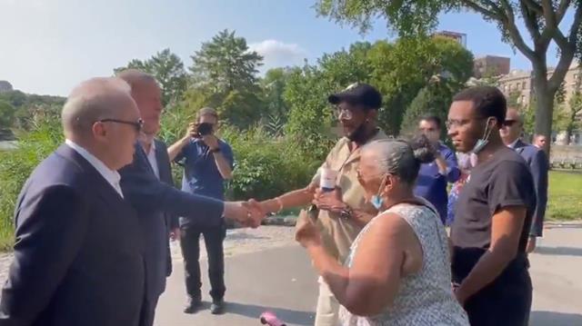 Central Park'ta dolaşan Cumhurbaşkanı Erdoğan'dan ABD'li bir vatandaşa 'Sigara içmesin' uyarısı