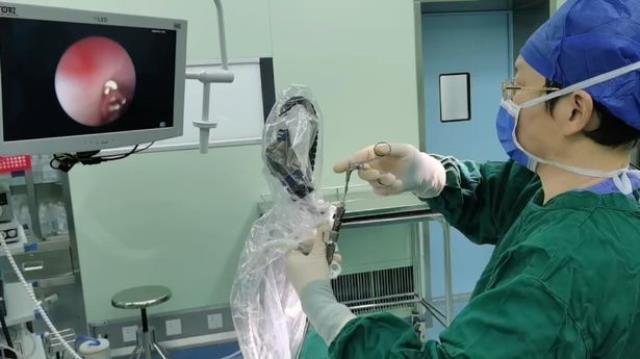 Küçük çocuğun cinsel organı için ultrasonun isteyen doktorlar, görülmemiş bir vaka ile karşılaştı