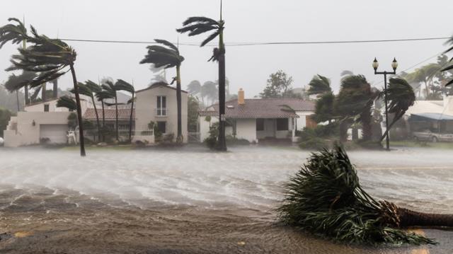 Günlerdir uyarıları yapılan kasırga ABD'yi çok sert vurdu! İlk günün faturası bir hayli ağır
