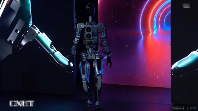 Elon Musk, insansı robotu Optimus'u dünyaya tanıttı