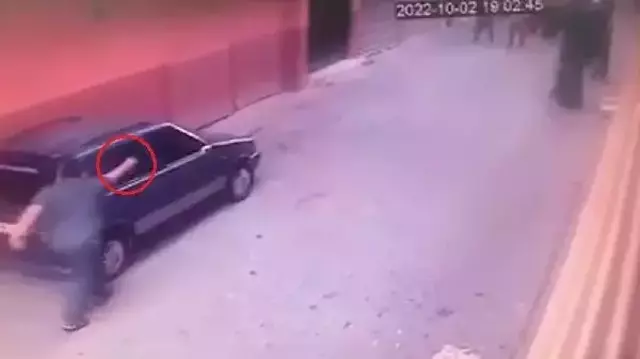 Yeğeninin husumetlileri ateş açtı, başından vuruldu