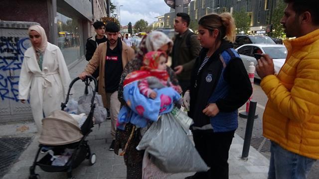 Beyoğlu'nda zabıtayı isyan ettiren olay: Vatandaş yakalanan dilenciye para verdi