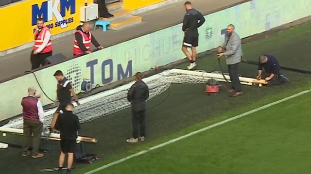 Acun Ilıcalı'nın takımının stadında görülmemiş anlar! Hakem kale direklerini kestirdi