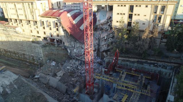 İstanbul Arel Üniversitesi binasında göçük! Hasarın boyutları gün ağarınca ortaya çıktı