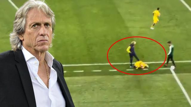 Jorge Jesus'un sakatlık yaşayan İstanbulsporlu futbolcuya tekme attığı görüntüler büyük tepki çekti