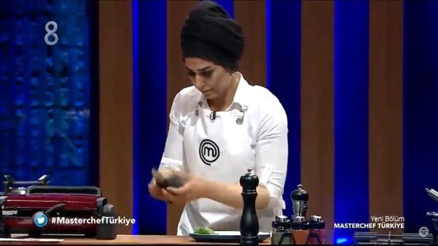 Masterchef Esra kimdir? Masterchef eski yarışmacı Esra Tokelli kimdir, kaç yaşında, aslen nereli, evli mi, yarışmada kaçıncı oldu?