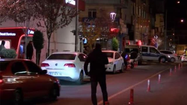 Banka önüne bırakılan valiz herkesi tedirgin etti! İçerisinden ise su dolu bidon çıktı
