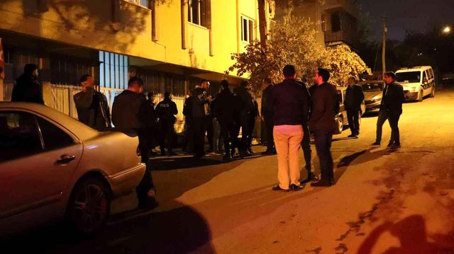 Önce karısını öldürdü, sonra bileklerini kesip intihara kalkıştı