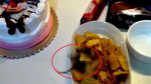 Ünlü zincir marketten alınan cipsin içinden fare ölüsü çıktı