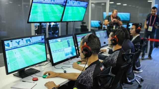 Yine sınıfta kaldık! İngilizce sınavına giren Türk hakemlerinden hayrete düşüren sonuç