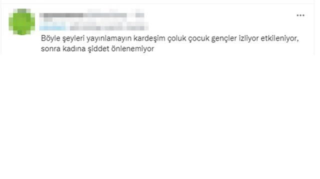 Görüntüye tepki yağıyor! Kendisini aldatan kız arkadaşına yaptıkları genç kadını gözyaşlarına boğdu