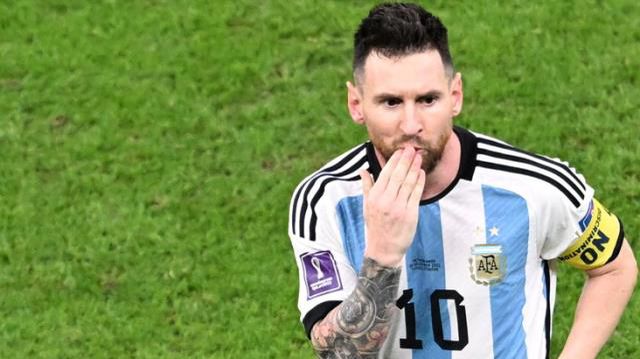 Lionel Messi kupaya yürüyor! Hollanda'yı eleyen Arjantin, Dünya Kupası'nda yarı finalde