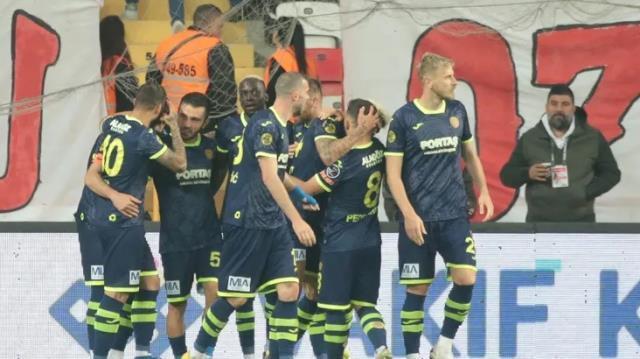 Beğenen de var tepki gösteren de! Yeni kural Süper Lig'de ilk kez uygulandı