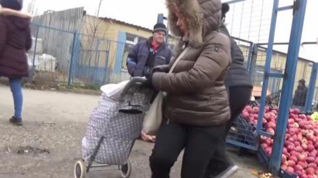Bulgarlar Noel alışverişi için Edirne'ye akın etti, Esnaf: Sandık sandık götürüyorlar, bizim vatandaşımız fiyat sorup gidiyor