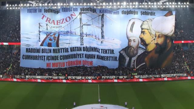 Maçın önüne geçen pankart! Trabzonspor tribünlerinden olay mesaj