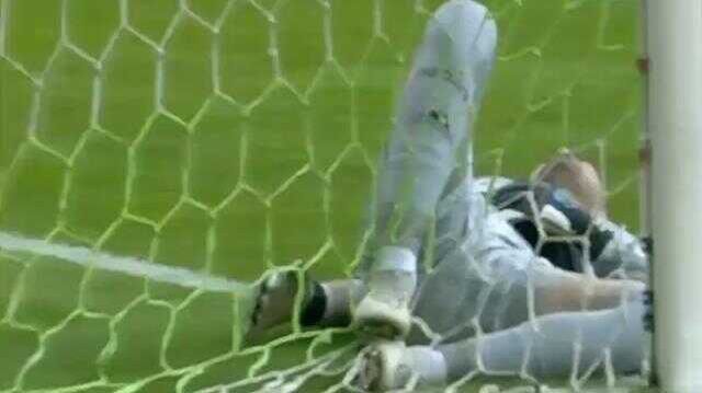 Sen ne yaptın Mert! Kendi kalesine attığı gol ile Beşiktaş maçının önüne geçti