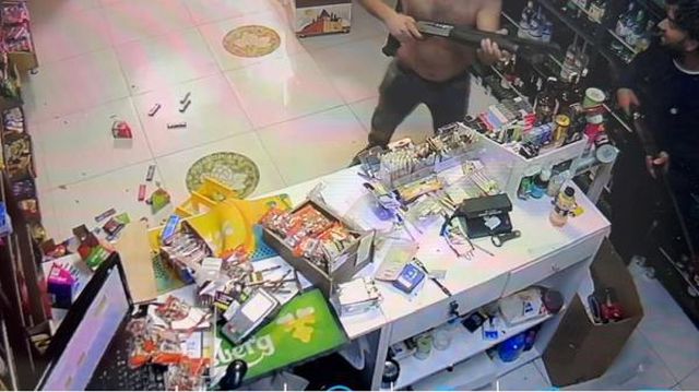 Çekmeköy'de pompalı tüfekle dehşeti yaşattılar; araçlarla sokağı savaş alanına çevirdiler