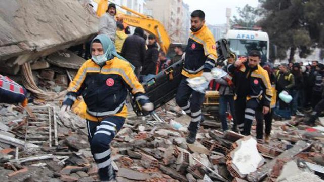 Depremle yerle bir oldu! İskenderun'da devlet hastanesinin yoğun bakım binasında can pazarı