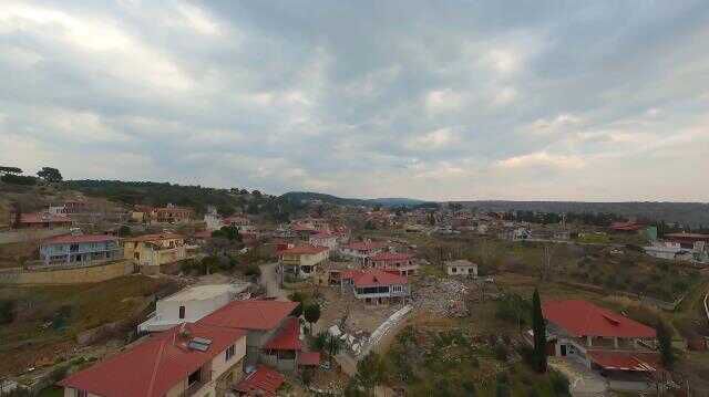Kahramanmaraş'ta depremde oluşan yarık Çiğli Mahallesi'ni ikiye böldü