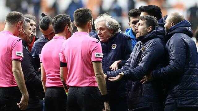 Son Dakika: PFDK, Fenerbahçe Teknik Direktörü Jorge Jesus'a 1 maç men ve para cezası verdi