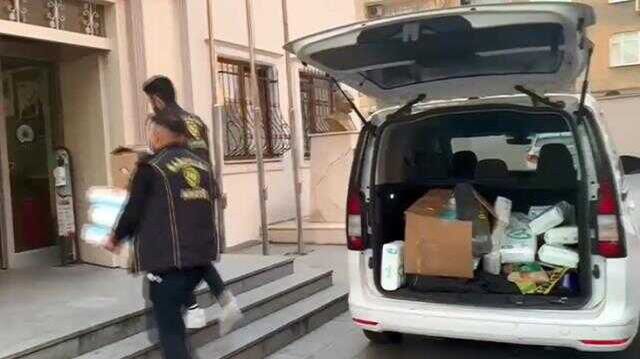 Bağcılar'da 'Hatay'a götüreceğim' diyerek topladığı yardımlar evinden çıktı