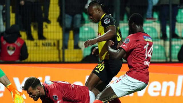 Gradel kızardı İstanbulspor rahat kazandı! Haftanın kapanış maçında İstanbulspor Sivasspor'u 3-0 yendi