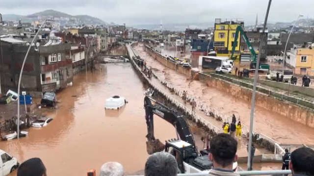 Son Dakika: Bir apartmanın bodrum katında 5 kişinin cansız bedenine ulaşıldı! Sel felaketinde can kaybı 10'a yükseldi