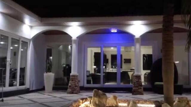 Bir dönem Süper Lig'de forma giyen Adebayor'un yaşadığı malikaneyi görenler gözlerine inanamadı