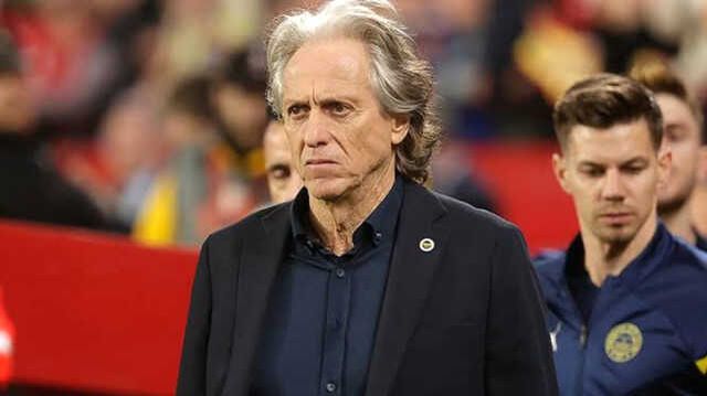 Kanarya, Avrupa'ya veda etti! 2-0 kaybettiği ilk maçın rövanşında Sevilla'yı 1-0 mağlup eden Fenerbahçe, Avrupa Ligi'nden elendi