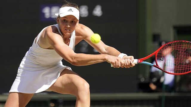 Elena Rybakina, dünya 1 numarası Iga Swiatek'i 2-0 yenerek adını finale yazdırdı