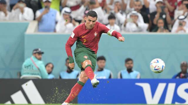 Rekor kırdı! Cristiano Ronaldo, dünya futbol tarihinde milli maçlarda en çok forma giyen futbolcu oldu