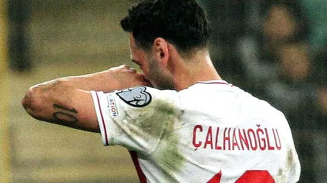 Şansı yaver gitmedi! Hakan Çalhanoğlu gözyaşlarıyla sahayı terk etti