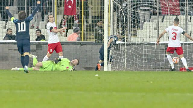 Tüm stat inledi! Bursa'daki milli maçta istifa tezahüratları