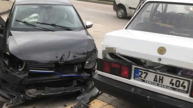 Talihsizliğin böylesi: Bir saat önce satın aldıkları araçla kaza yaptılar