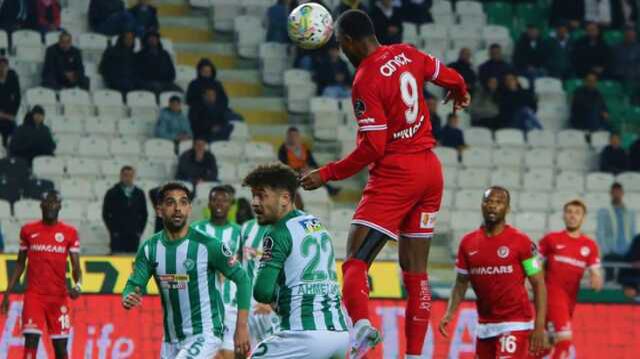 Hafta sessiz başladı! Konyaspor Antalyaspor maçında puanlar bölüşüldü