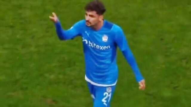 Samsunspor-Tuzlaspor maçında kriz! Tabelada numarasını gören futbolcu, oyundan çıkmadı